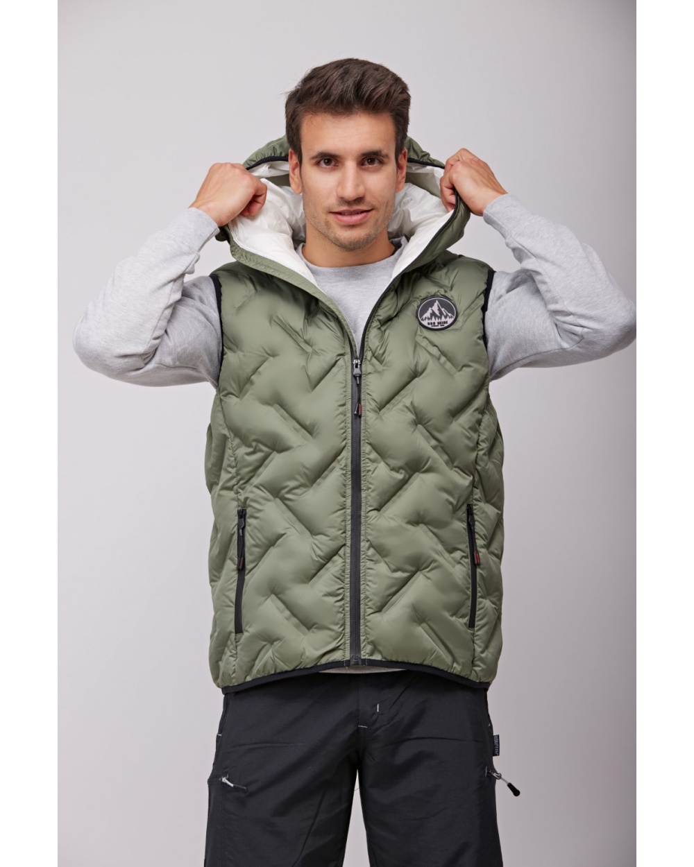 Roc Neige FÖLD chaleco relleno color verde con capucha